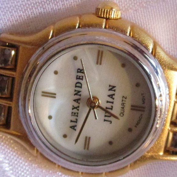 ALEXANDER JULIAN VINTAGE QUARTZ WATCH - NWOT - Picture 3 of 10